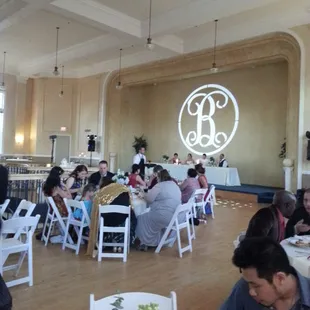 MARQUIS on MAGNOLIA : Lovely high-ceiling location for a wedding or special occasion.