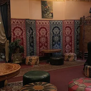 Beautiful decor love the seating and ambiance