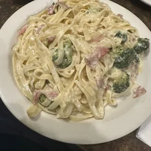 Fettuccine Alfredo with Prosciutto and Broccoli