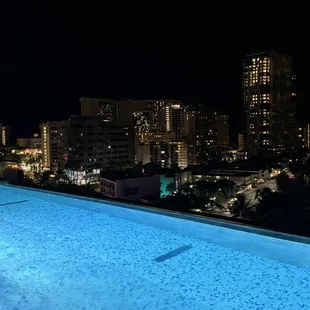 Rooftop infinity pool.. gorgeous!