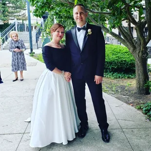 Canal elopements in Indianapolis can be intimate and elegant.