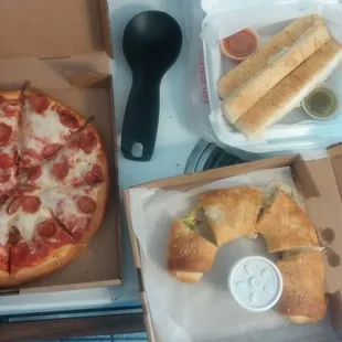 This order was a half deluxe stromboli, small order of breadsticks, and med pizza 1 topping.