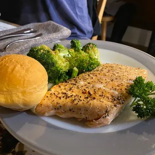Salmon with broccoli