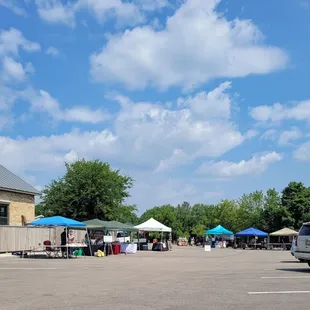 Set back in the parking lot. We did arrive close to the end so some vendors were already gone.
