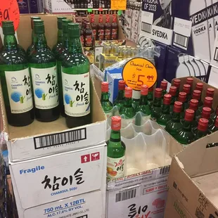 First place I know of in the Twin Cities that sells flavored soju (grapefruit) and mak-gul-li!!!!