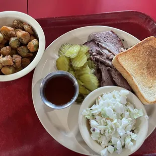 ows a plate of food on a tray
