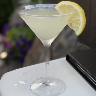 a glass of lemon martini