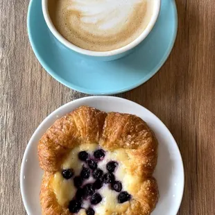 Latte &amp; Blueberry Danish