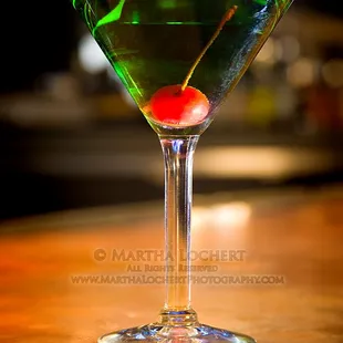 Advertising photography: An Appletini on the bar.
