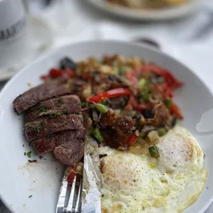 Steak breakfast bowl