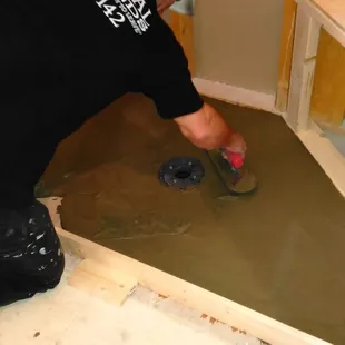 worker setting the flooring compound.