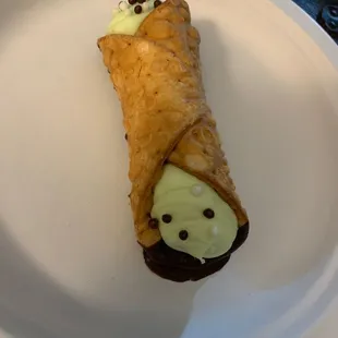 Pistachio cannoli
