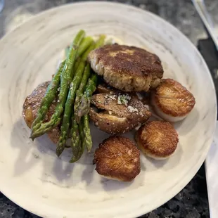 Crab cakes &amp; scallops