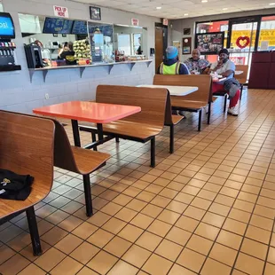 Can't put tip on card! Bring cash for tips..