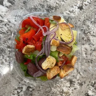 Small salad, garlic knots and pizza