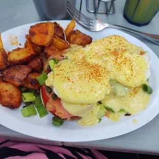 Smoked salmon Benedict