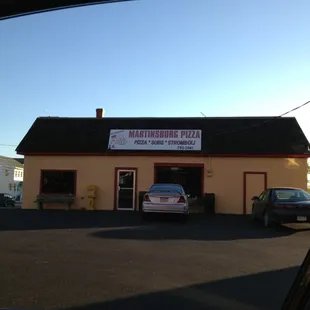 the outside of the restaurant
