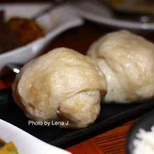 Tingmo (2 pieces) ($4) - steamed leavened plain rolls