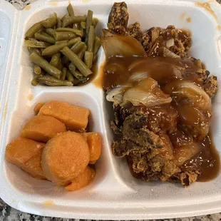 Liver and onions with gravy, yams, and string beans