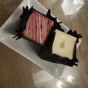 Cheesecake mignardies with the check