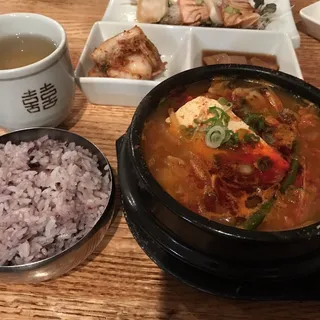 Kimchi Jjigae / 김치찌개