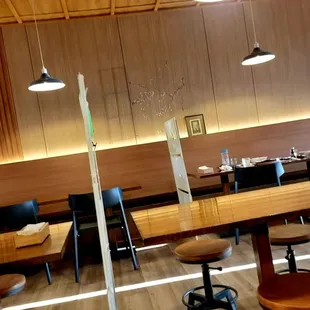 sushi and sashimi, interior