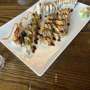 Top - Dragon Roll Left - 007 Roll Right - Maru Special Roll