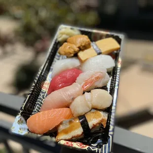 10 pieces assorted sushi