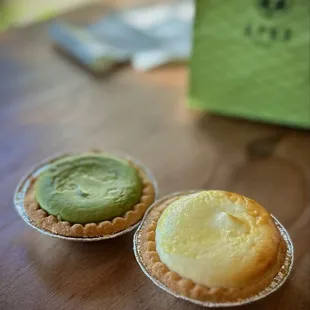 Matcha and hokkaido cheese tart