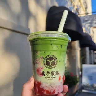 strawberry matcha latte (medium)