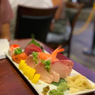 Sashimi Sushi Deluxe