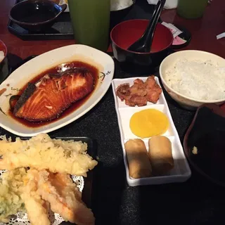 Salmon Teriyaki Lunch(available Monday to Friday 1130am to 330 pm)