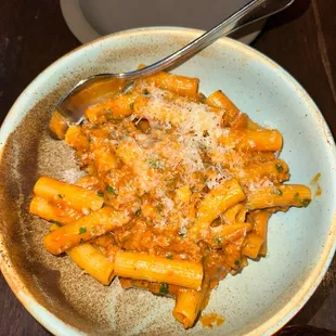 RIGATONI BOLOGNESE