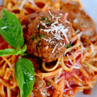 Extraordinary spaghetti and meatballs