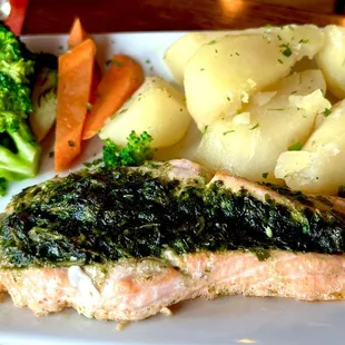 Grilled Salmon Pesto