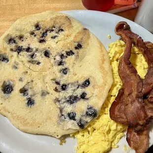 Blueberry pancake, with scrambled eggs and bacon extra crispy