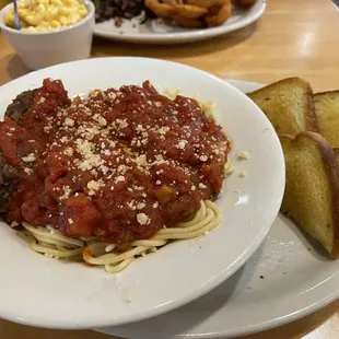 Spagetti with meatsauce and meatballs. Garlic bread.