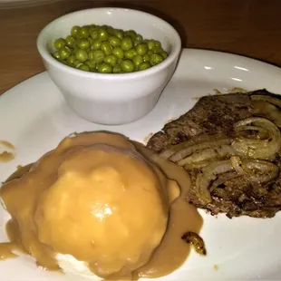 Beef Liver w Onions, Mashed Potatoes &amp; Gravy and Peas