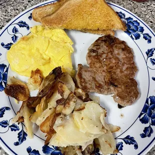 a plate of breakfast food