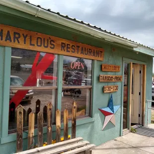 the outside of the restaurant