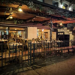 Exterior. Sidewalk seats