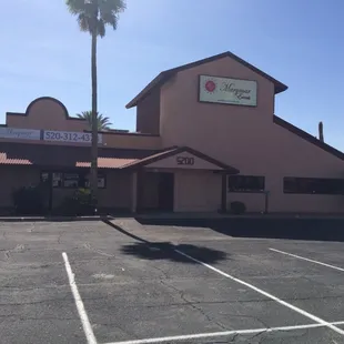 the outside of a restaurant