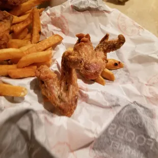 Look at those tiny chicken wings and extra hard French fries terrible