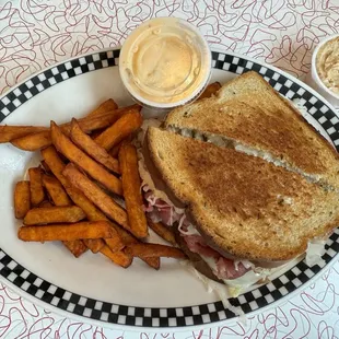 Reuben &amp; sweet potato fries