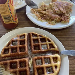 Waffle and hashbrowns