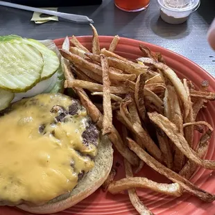 Mary&apos;s  cheeseburger