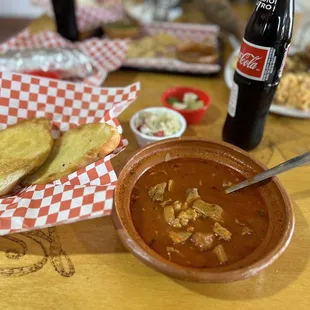 Posole con pan