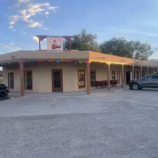 the outside of the restaurant