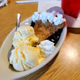 Blueberry Pie Ala mode
