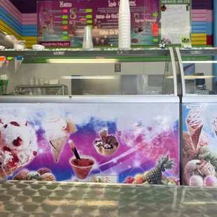 No names of ice cream on display huge bummer and half of the prices are unclear smh